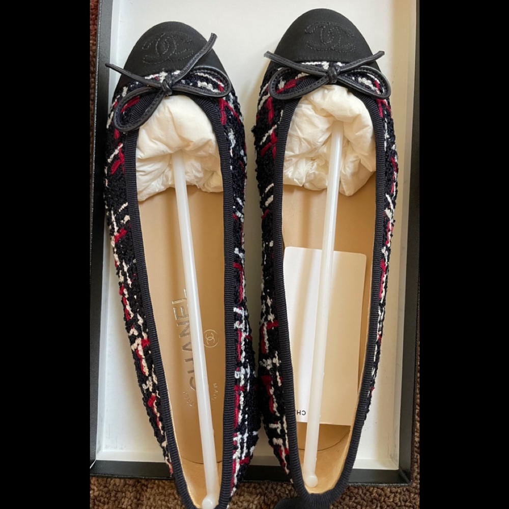 BNIB Chanel Tweed Ballet flats- 37